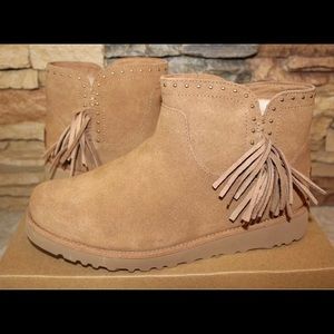 Size 6 youth Uggs NIB